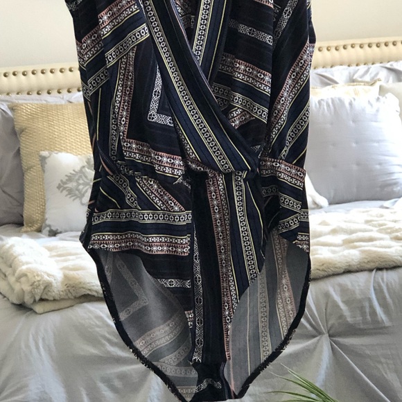 BCBGENERATION Low cut front and back bodysuit SZ XS - Picture 10 of 12